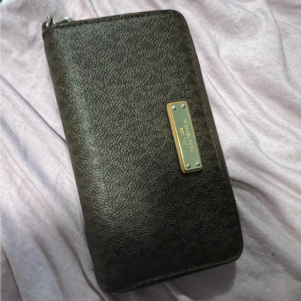 Michael kors wallet
